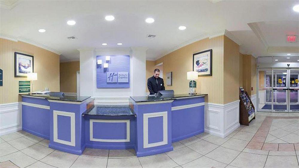 Express & Airport By Ihg 2*