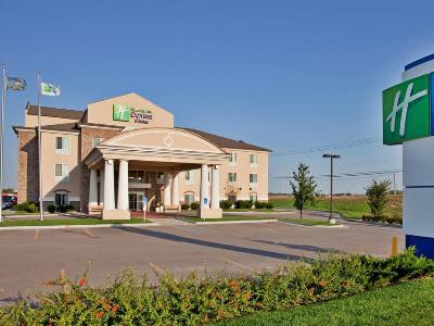 Hotel Express & Airport By Ihg Wichita